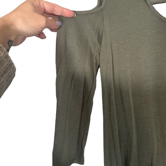 Threads Studio Olive Green Cold Shoulder V-Neck Lightweight Blouse Women Sz S - Picture 3 of 6